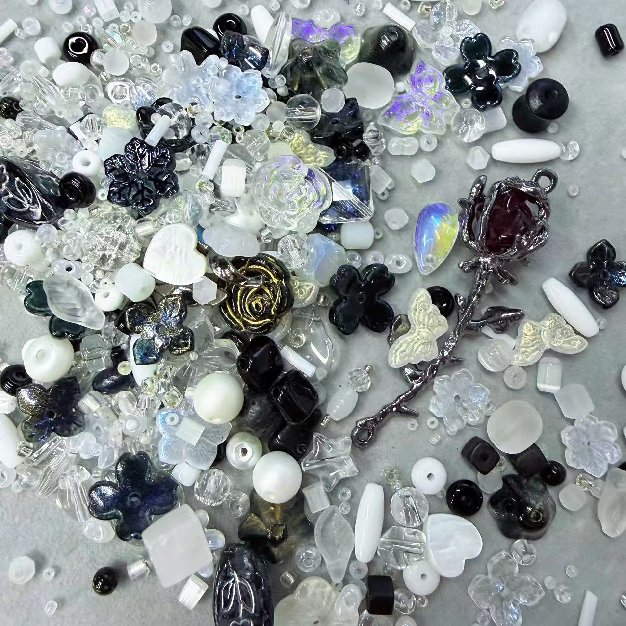 B17_Smoky Crystal Coast Beads Mix