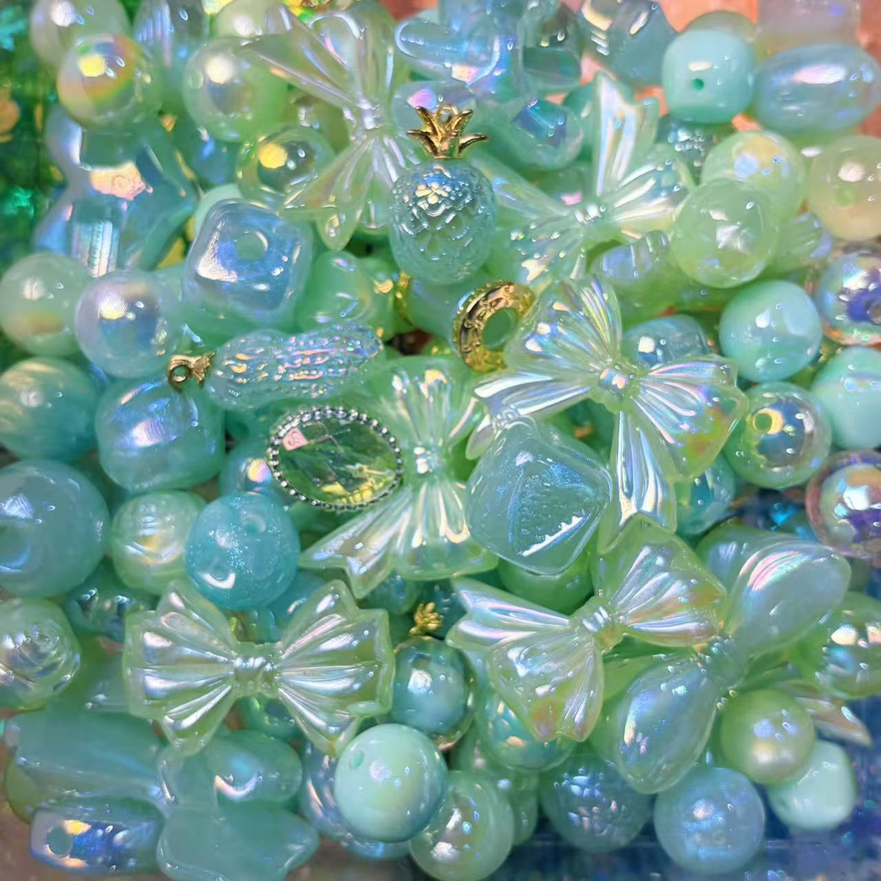 AA0_Haute Couture Iridescent Beads 5 Colors